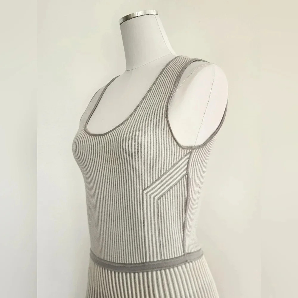 || BANANA REPUBLIC || sweater dress - Picture 3 of 8